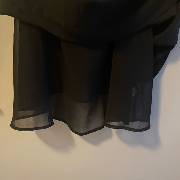 Flutter sleeve black tank top - Picture 4 of 5